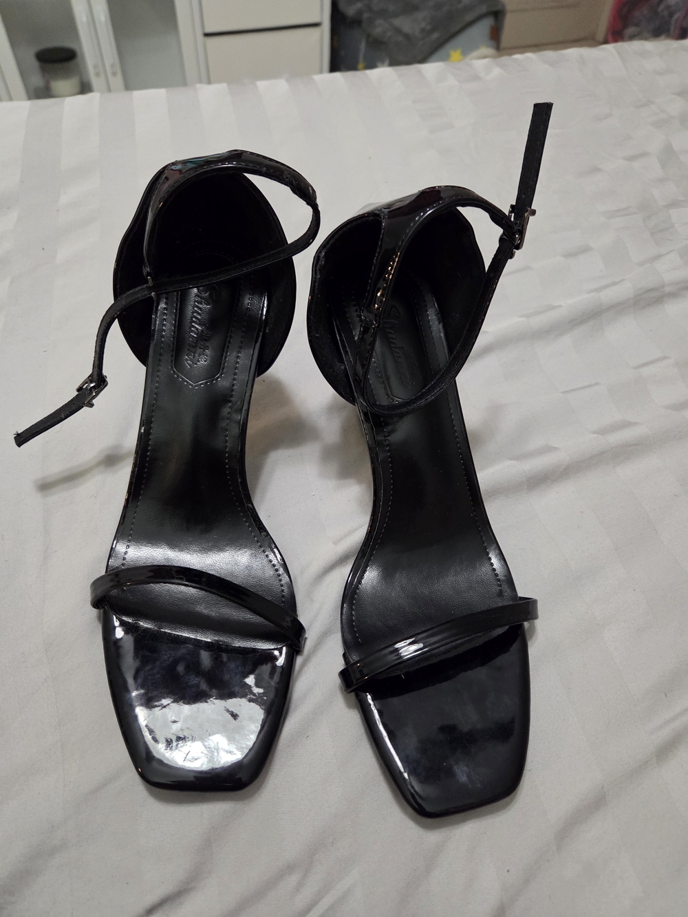 No Brand. Designer Inspired. Leather Heeled Sandals with Gold Logo Heel - Picture 3 of 8